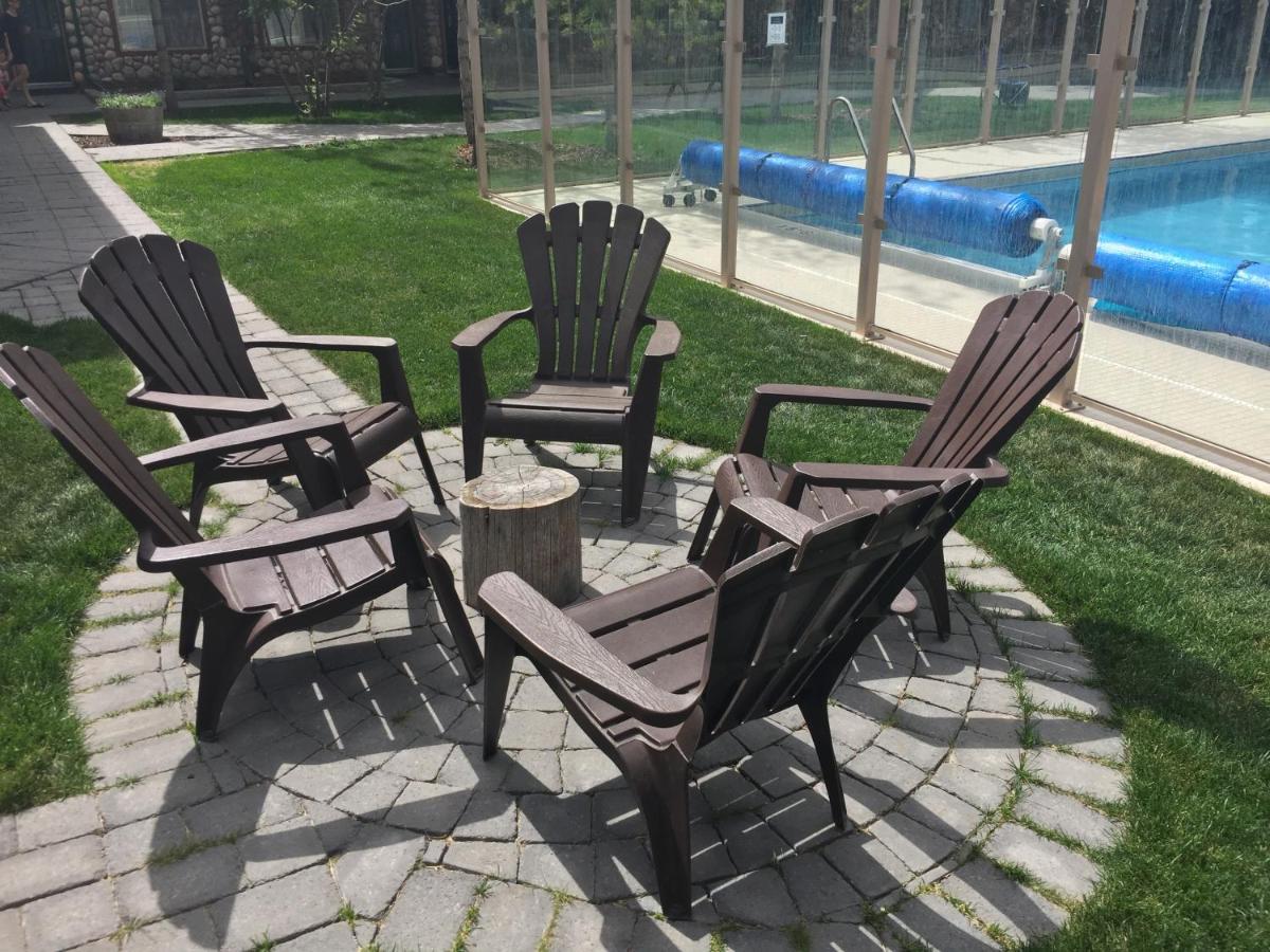 Renovated Chalet At Mystic Springs, Mountain Views, Pets Welcome! Canmore Eksteriør billede
