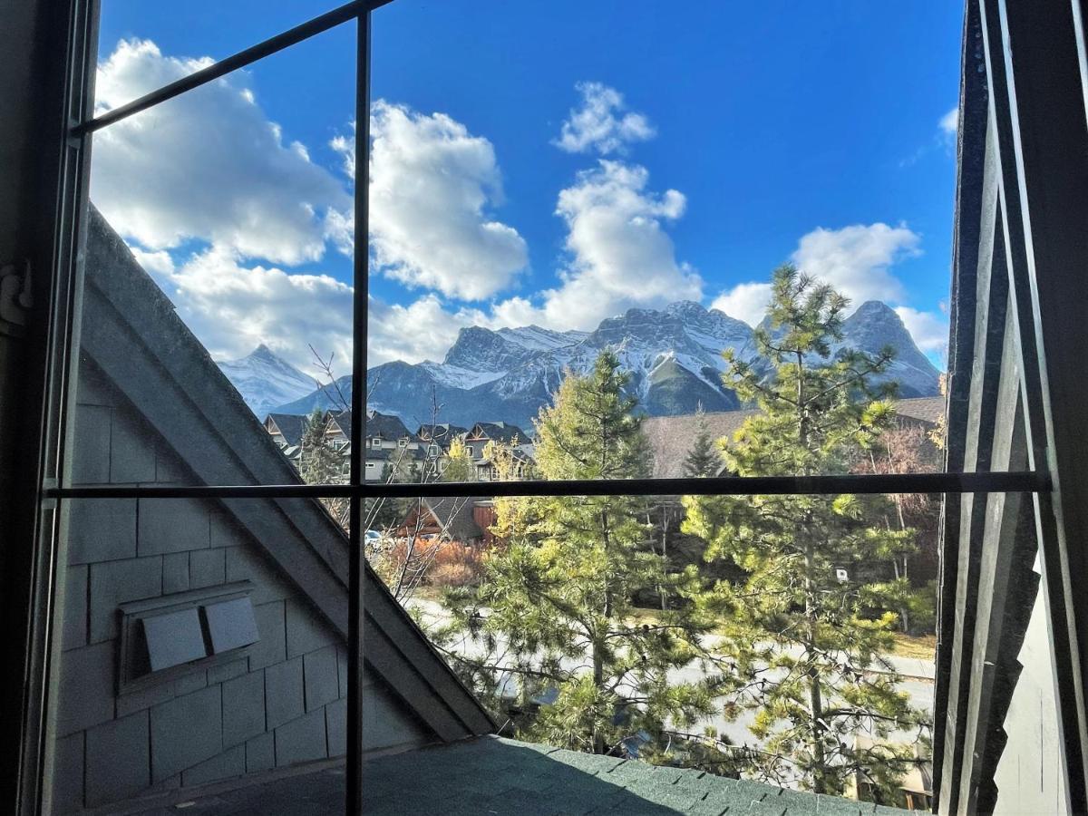 Renovated Chalet At Mystic Springs, Mountain Views, Pets Welcome! Canmore Eksteriør billede