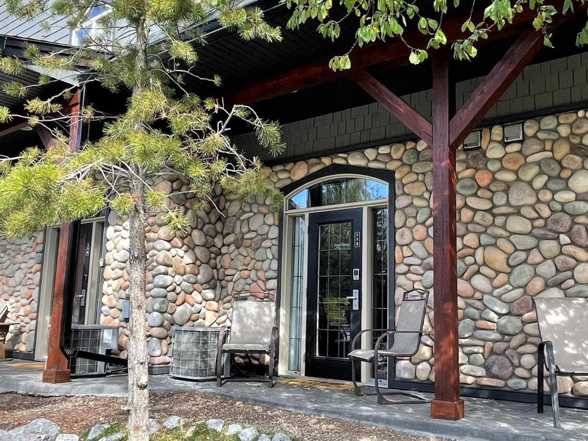 Renovated Chalet At Mystic Springs, Mountain Views, Pets Welcome! Canmore Eksteriør billede