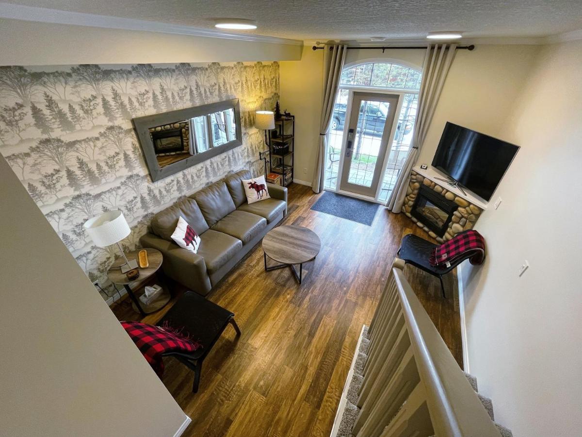 Renovated Chalet At Mystic Springs, Mountain Views, Pets Welcome! Canmore Eksteriør billede
