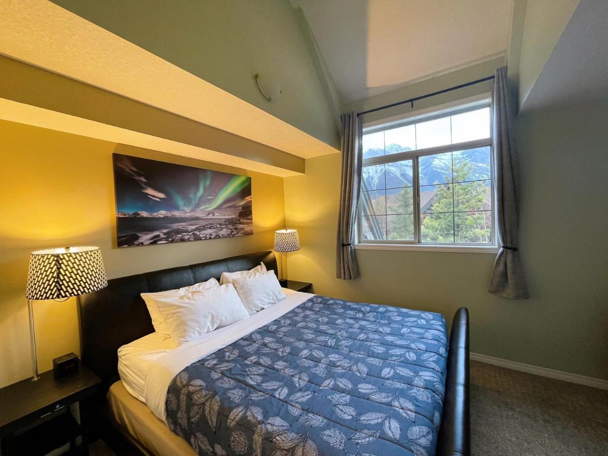 Renovated Chalet At Mystic Springs, Mountain Views, Pets Welcome! Canmore Eksteriør billede
