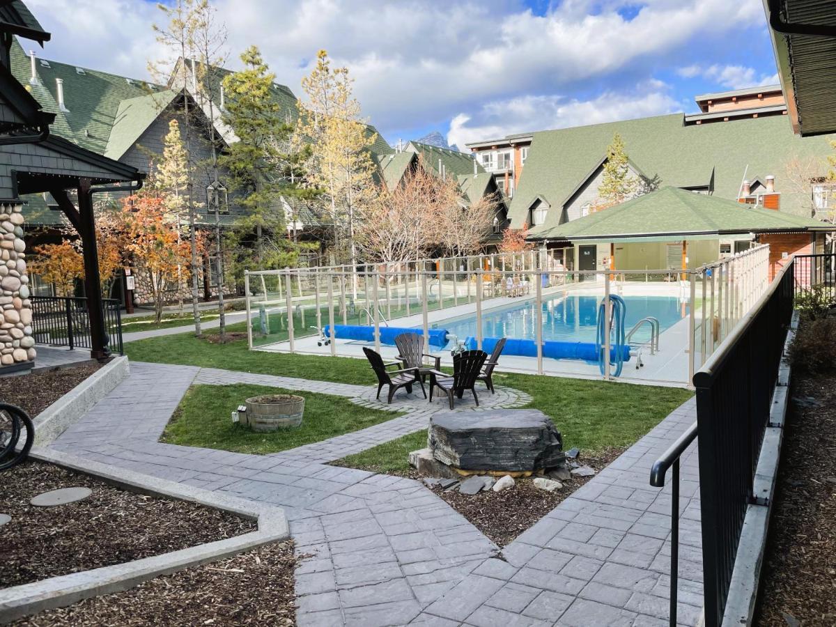Renovated Chalet At Mystic Springs, Mountain Views, Pets Welcome! Canmore Eksteriør billede