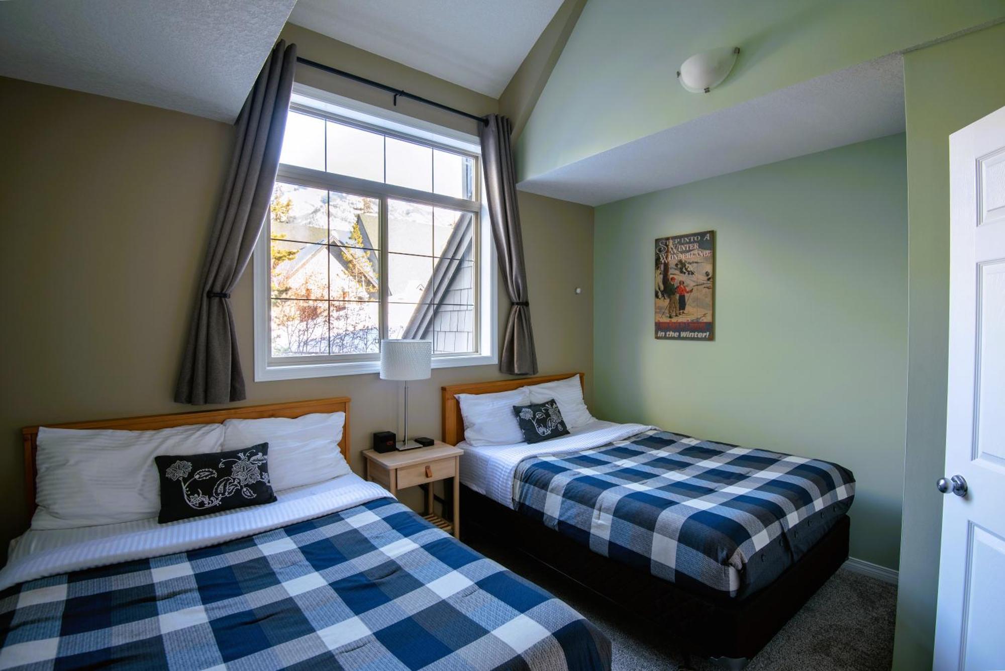Renovated Chalet At Mystic Springs, Mountain Views, Pets Welcome! Canmore Eksteriør billede